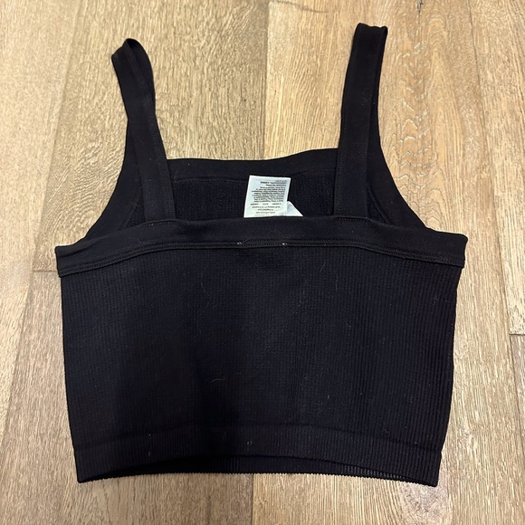 This is a top from cotton on in a size XS - Picture 2 of 2